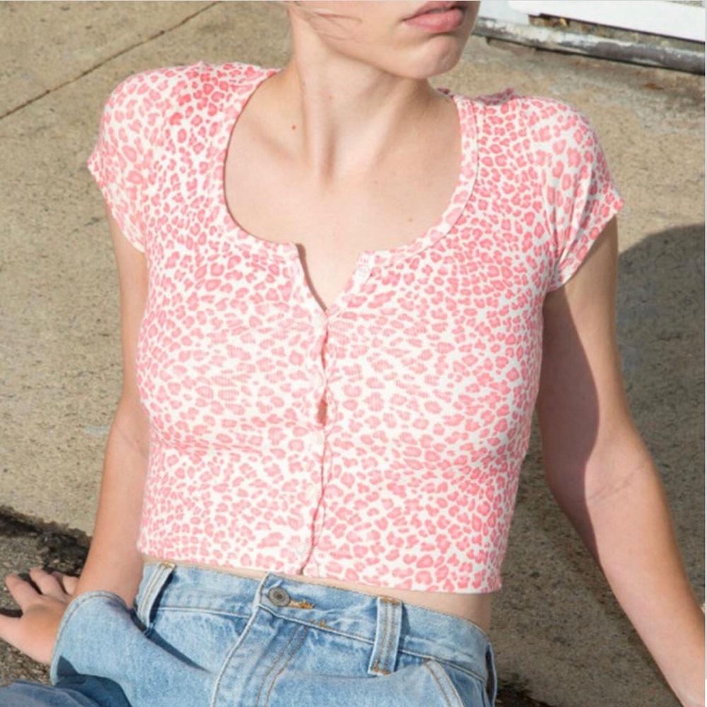 Brandy Melville "rare" pink cheetah zelly top!!